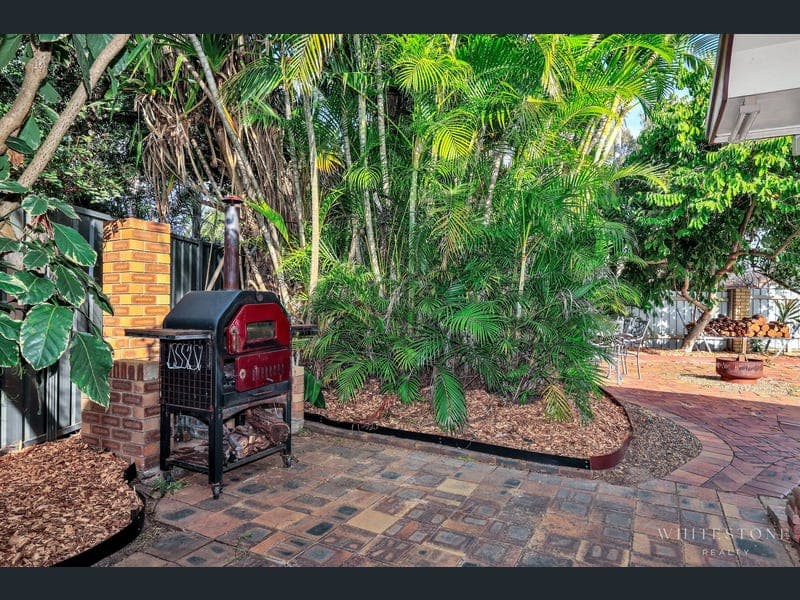 28 Avenell Street, Avenell Heights — photo 1 of 5