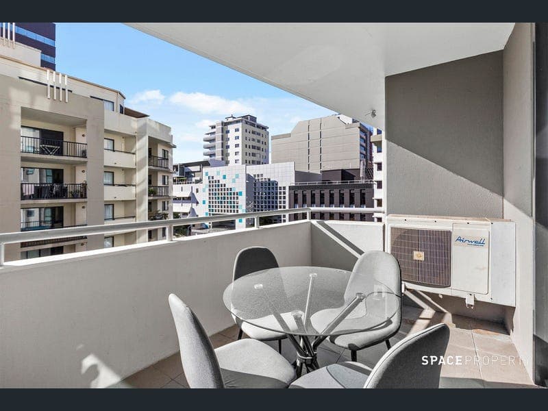 52/454 Upper Edward Street, Spring Hill — photo 1 of 5