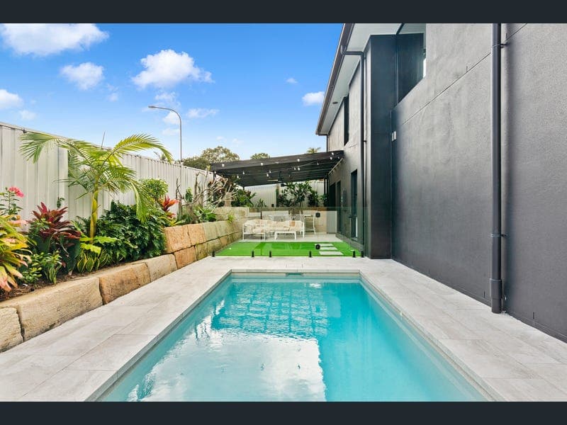 6 Taperell Drive, Tugun — photo 1 of 5