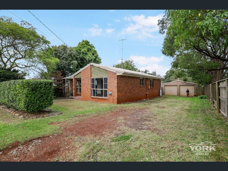 8 Sims Court, Rockville — photo 1 of 5