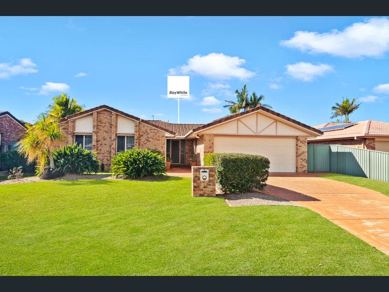 8 Harris Court, Currumbin Waters — photo 1 of 5
