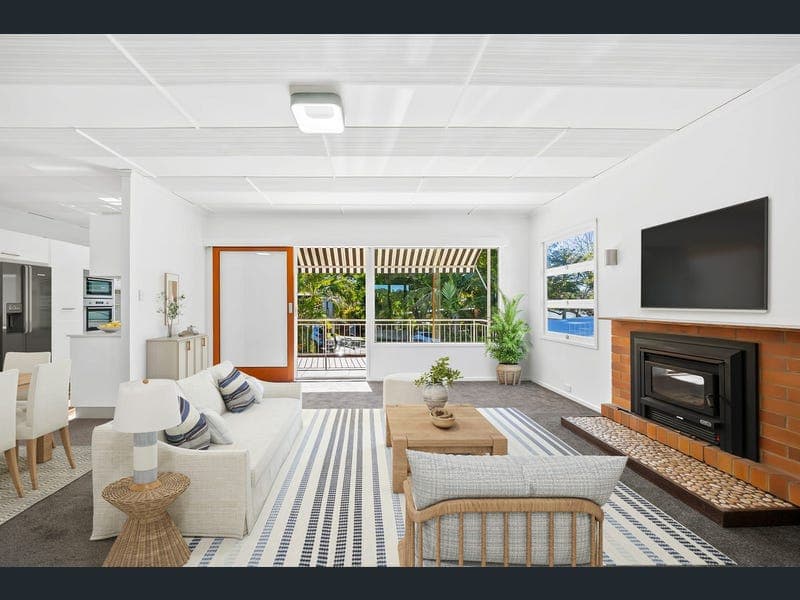 60 Blackstone Street, Indooroopilly — photo 1 of 5