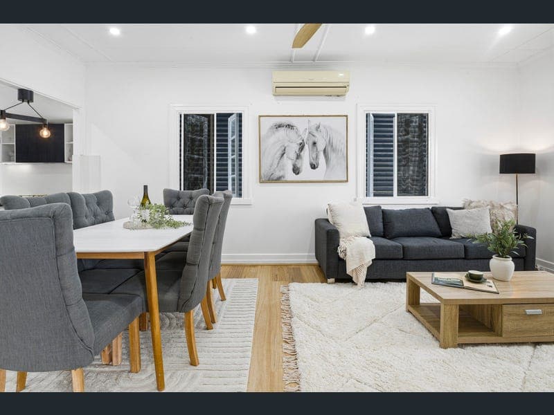 11 Gibson Crescent, Holland Park — photo 1 of 5