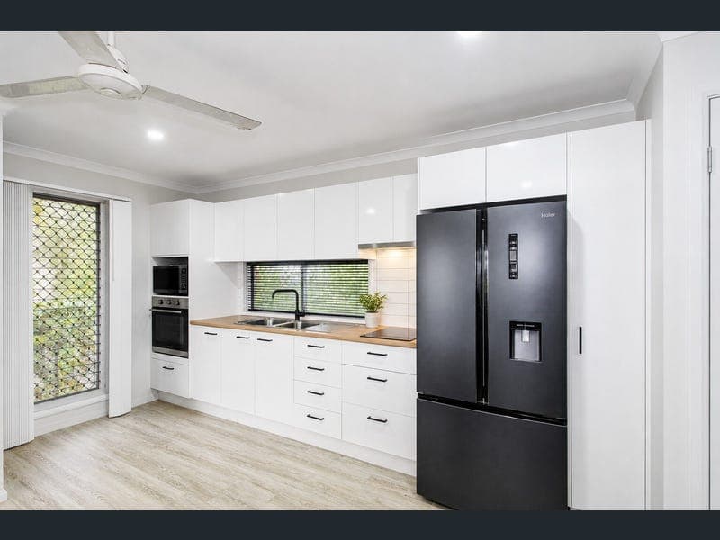1-3 Blue Bay Crescent, Macleay Island — photo 1 of 5