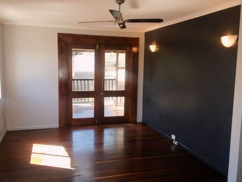 8 Geraldine Street, West Gladstone — photo 1 of 5