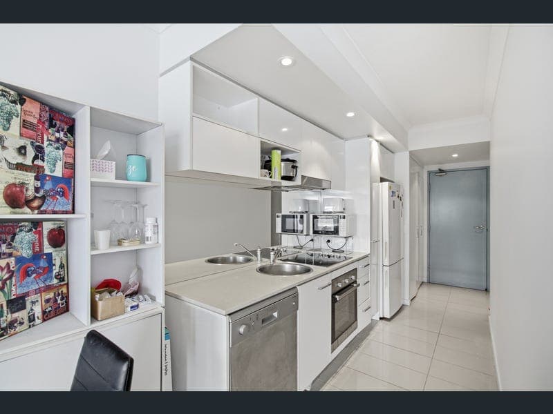109/33-37 Madang Crescent, Runaway Bay — photo 1 of 5