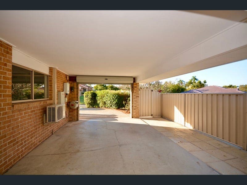 2 Gosford Court, Helensvale — photo 1 of 5