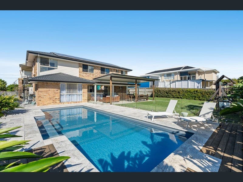 352 Wynnum North Road — photo 1 of 5