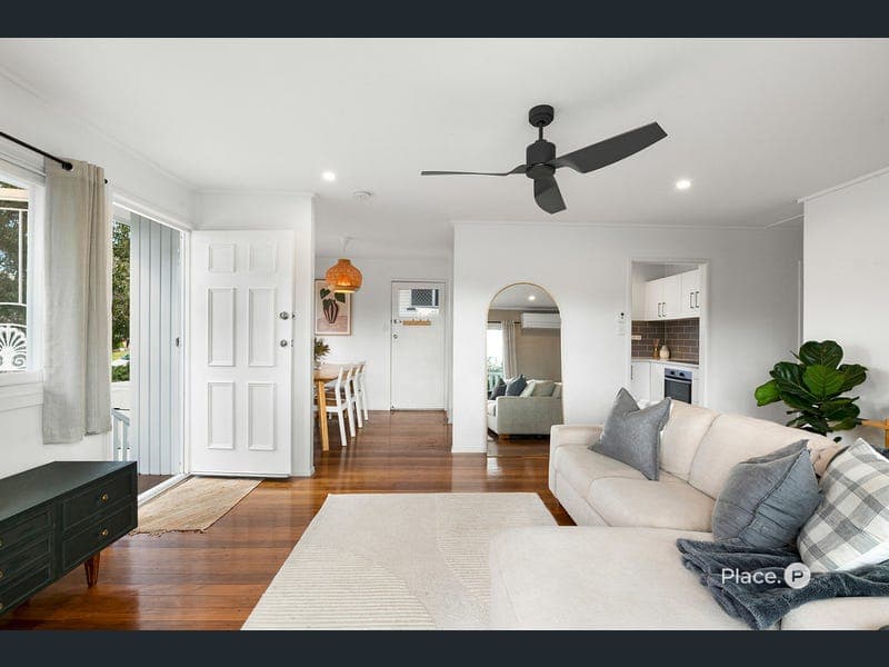 27 Morden Road, Sunnybank Hills — photo 1 of 5