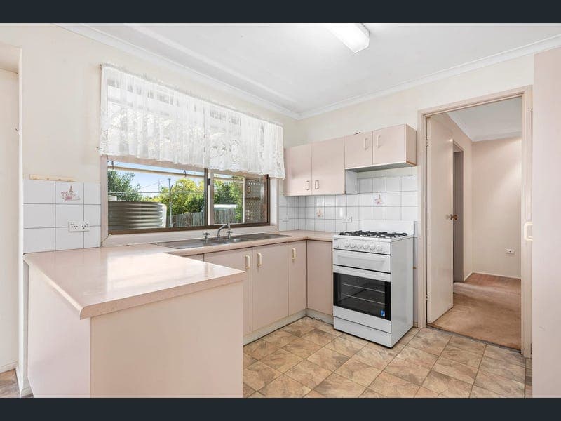 39 Banksia Street, Newtown — photo 1 of 5