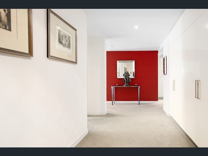 2203/323 Bayview Street, Hollywell — photo 1 of 5