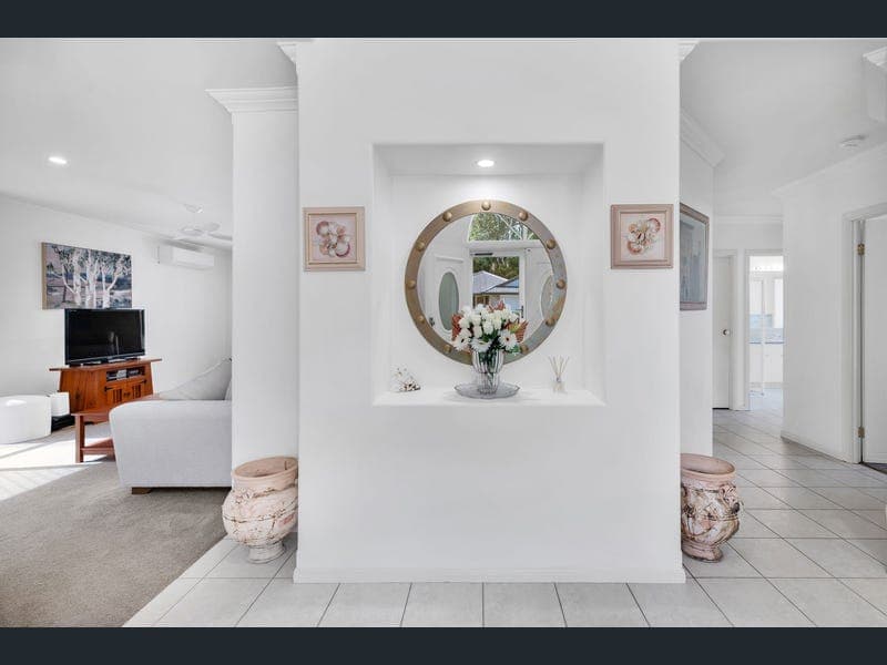 16 Fiddlewood Place, Reedy Creek — photo 1 of 5