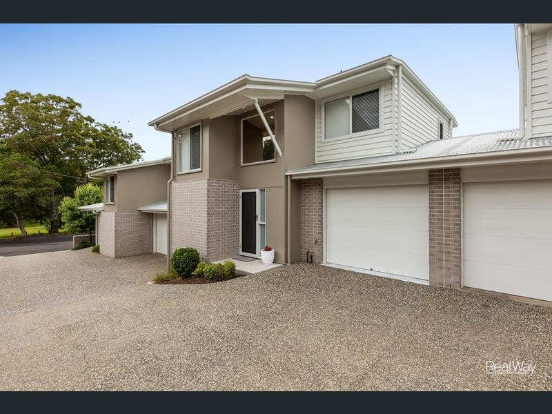 2/30 Swallow Court, Newtown — photo 1 of 5
