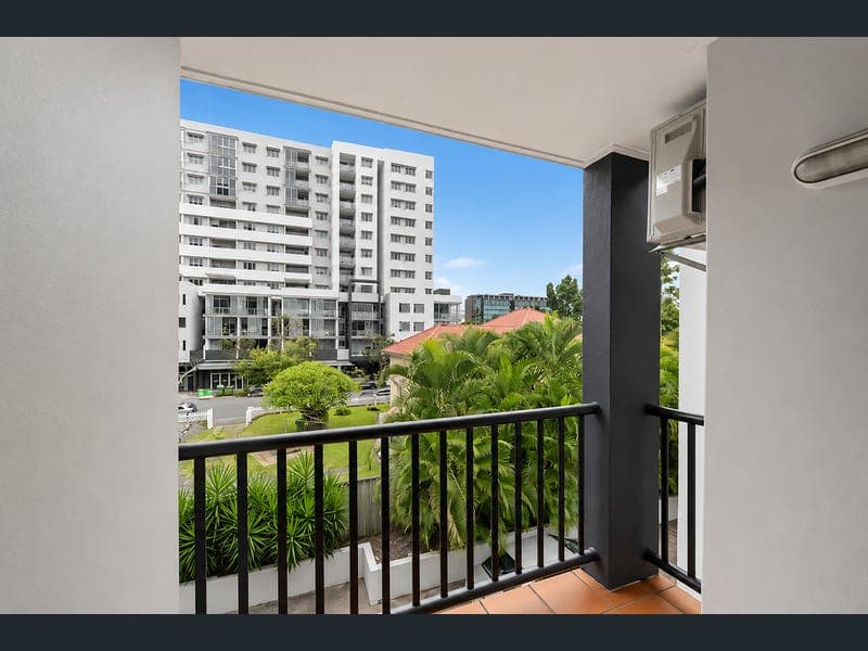 19/49 Russell Street, South Brisbane — photo 1 of 5
