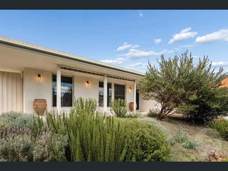 14 Goldwyn Street, Mcdowall — photo 1 of 5