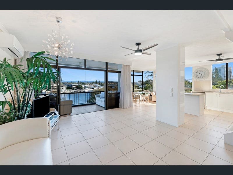 9/2964 Gold Coast Highway, Surfers Paradise — photo 1 of 5