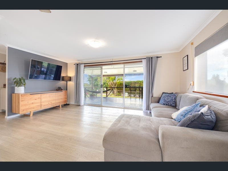 24 Stuart Place, Nambour — photo 1 of 5