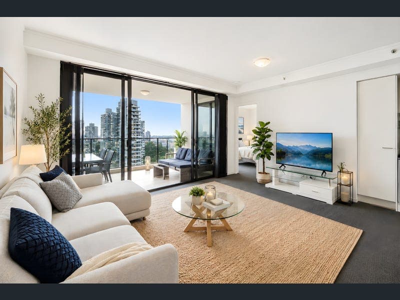 1607/2685-2689 Gold Coast Highway, Broadbeach — photo 1 of 5