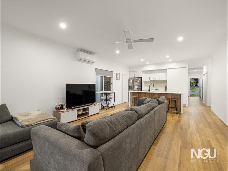 17 Bearsden Street, Spring Mountain — photo 1 of 5