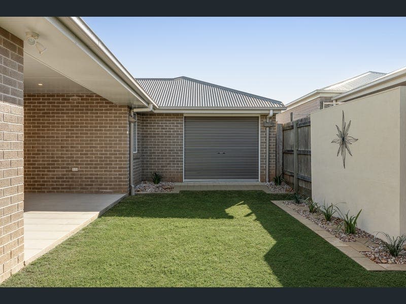71 Entabeni Drive, Kearneys Spring — photo 1 of 5