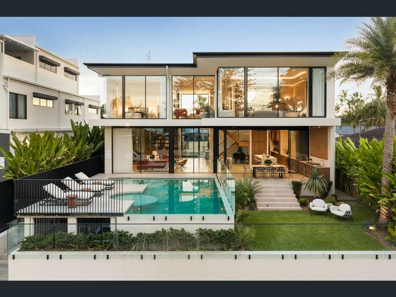 5 Monte Vista Court, Broadbeach Waters — photo 1 of 5