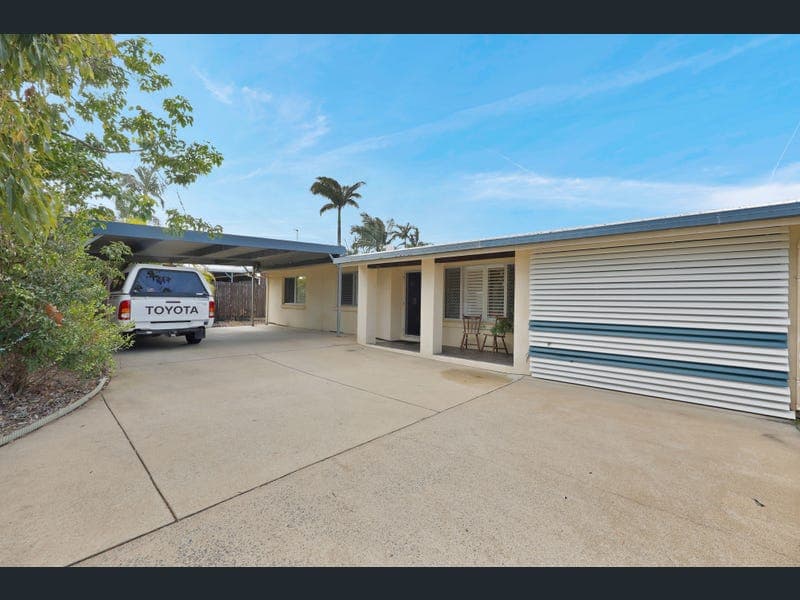 26 Cavanagh Drive, Blacks Beach — photo 1 of 5