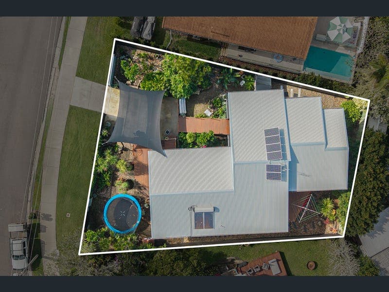9 Brentwood Avenue, Mooloolaba — photo 1 of 5