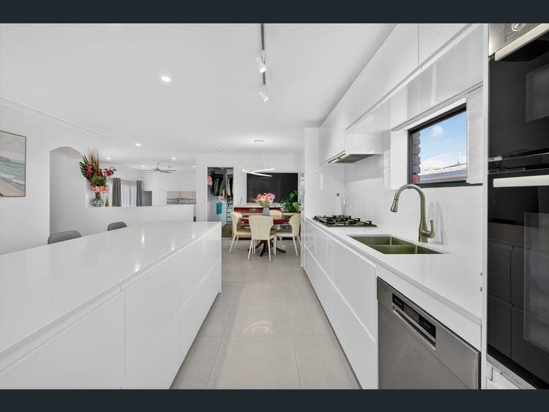 7 Third Avenue, Scarborough — photo 1 of 5