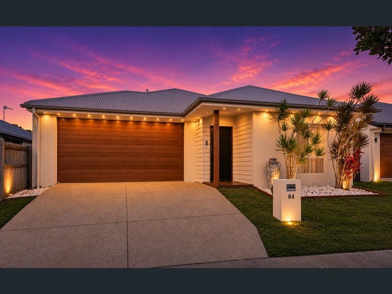 84 Steiner Crescent, Baringa — photo 1 of 5