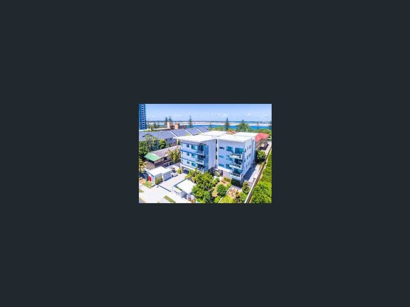 WBV/39 Frank Street, Labrador — photo 1 of 5