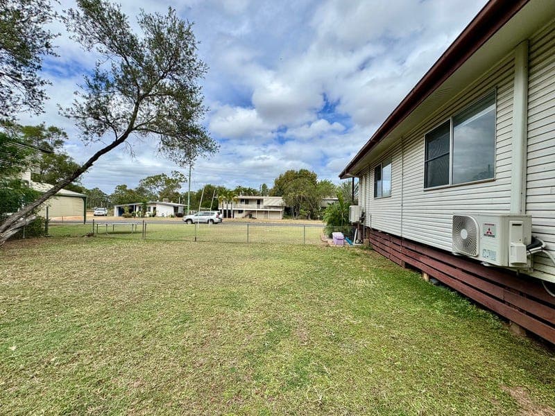 32 RENIER Crescent, Moranbah — photo 1 of 5