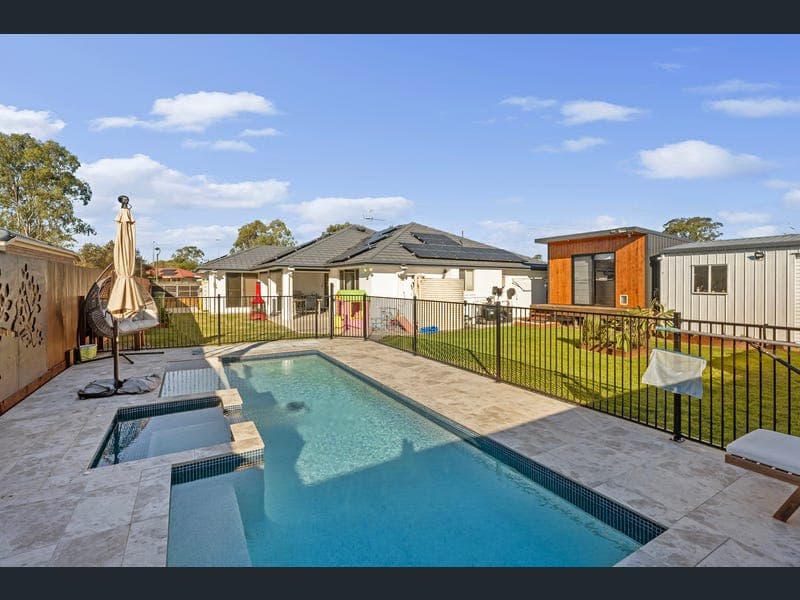 15 FORTRESS COURT, Bray Park — photo 1 of 5
