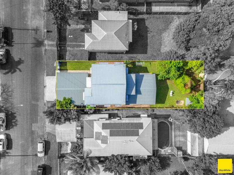 13 Allan Street, Bungalow — photo 1 of 5