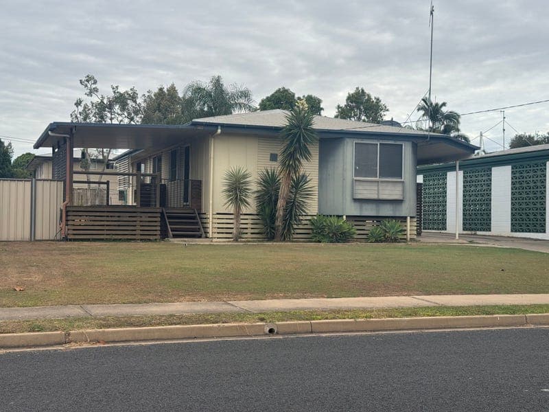 29 Leichhardt Drive, Moranbah — photo 1 of 5
