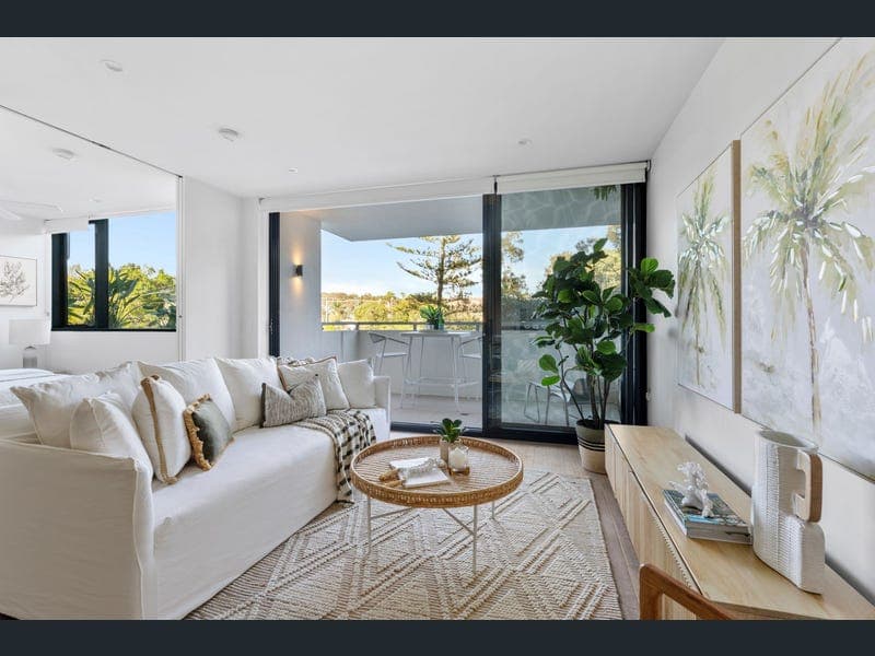 107/13-15 Haig Street, Coolangatta — photo 1 of 5