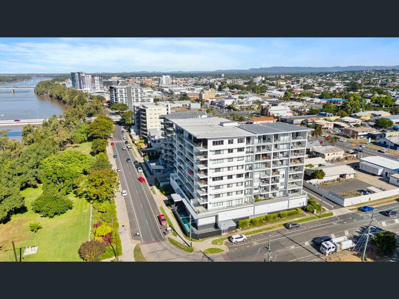 301/2 Victoria Parade, Rockhampton City — photo 1 of 5