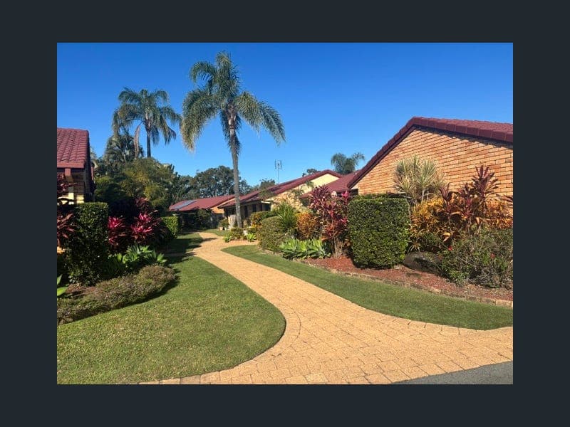 31/35 Saint Kevins Avenue, Benowa — photo 1 of 5