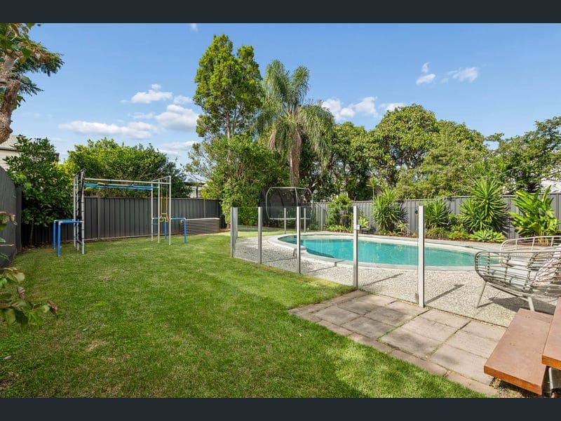 30 Jamieson Street, Bulimba — photo 1 of 5