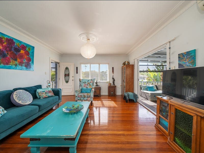 33 Ewan Street, Margate — photo 1 of 5