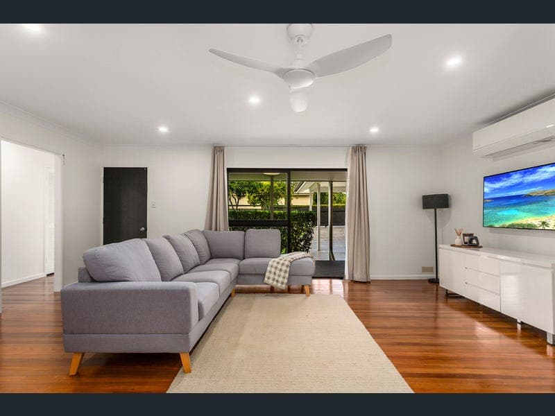 15 Torview Street, Rochedale South — photo 1 of 5