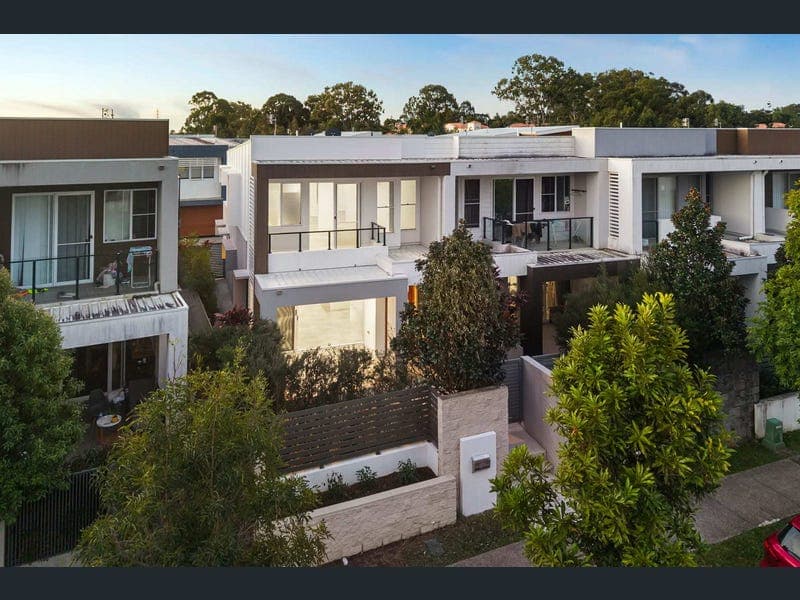 27 Florabella Drive, Robina — photo 1 of 5