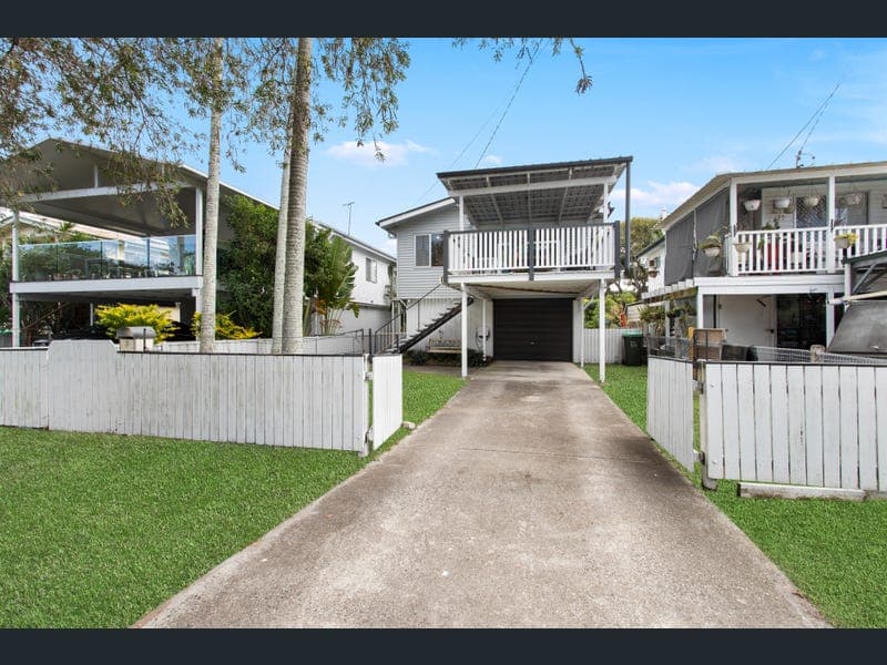 9 Ettie Street, Redcliffe — photo 1 of 5