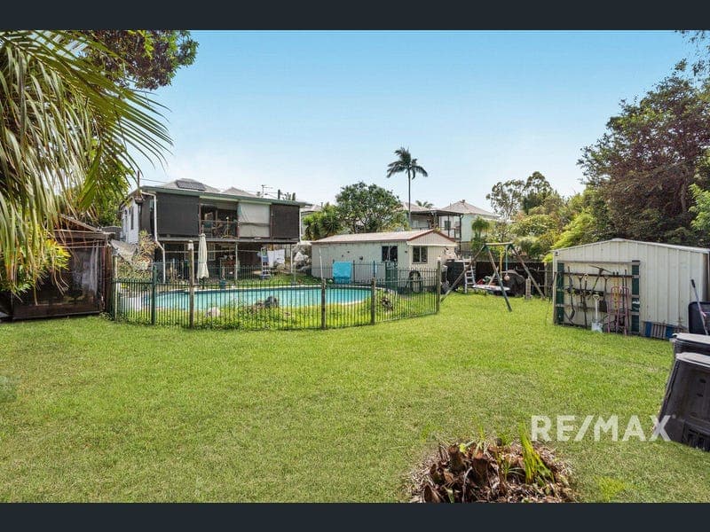 26 Macrossan Avenue, Norman Park — photo 1 of 5