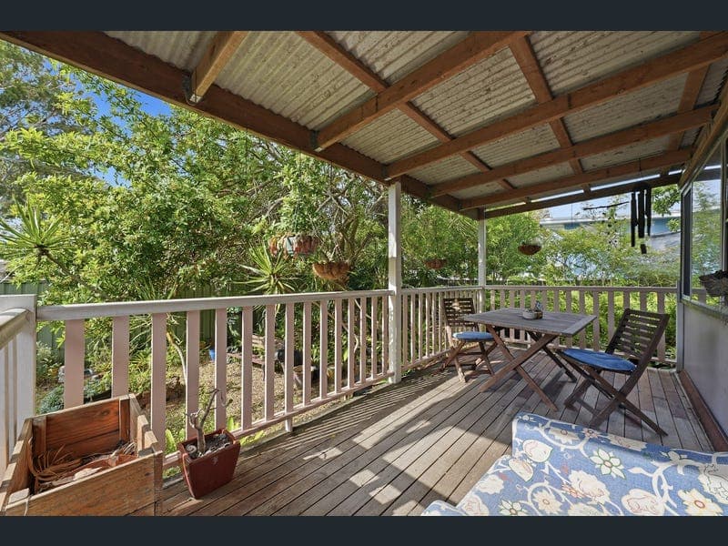 8 Lalroy Street, Beachmere — photo 1 of 5