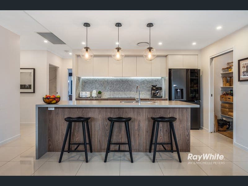 30 Spinnaker Boulevard, Newport — photo 1 of 5