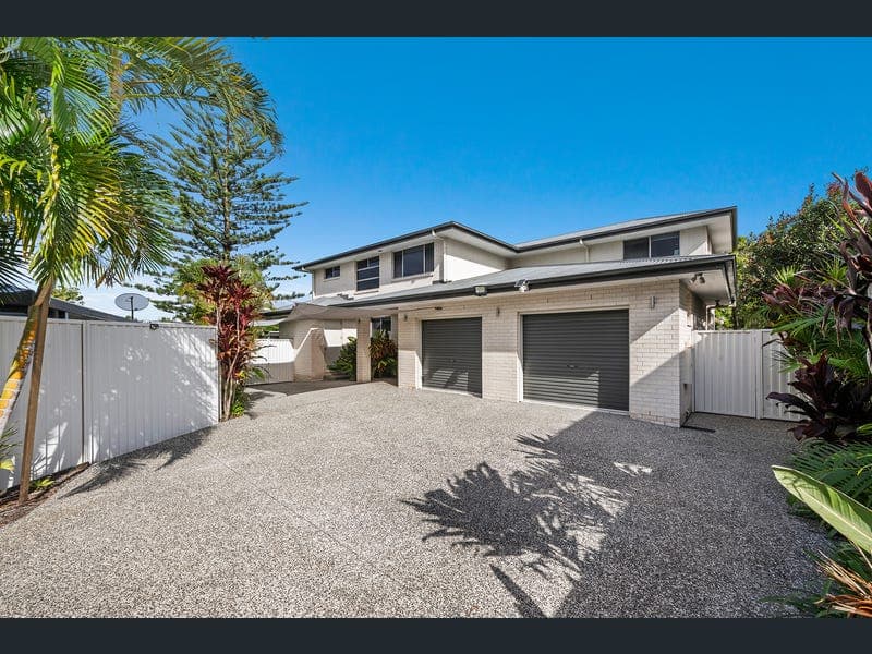 76 Gretel Drive, Mermaid Waters — photo 1 of 5