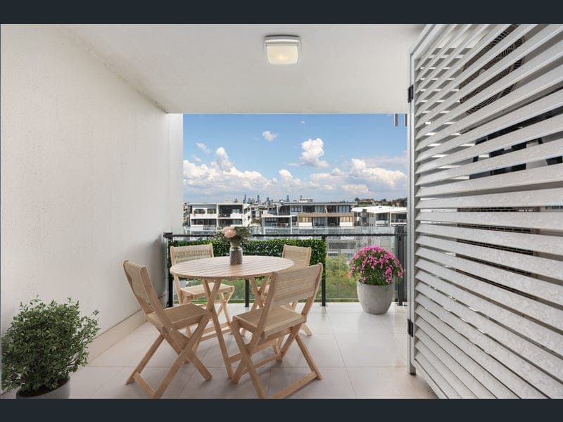 502/13-15 Isedale Street, Wooloowin — photo 1 of 5