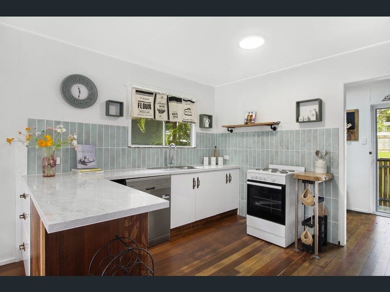 4 Kooberry Street, Macleay Island — photo 1 of 5