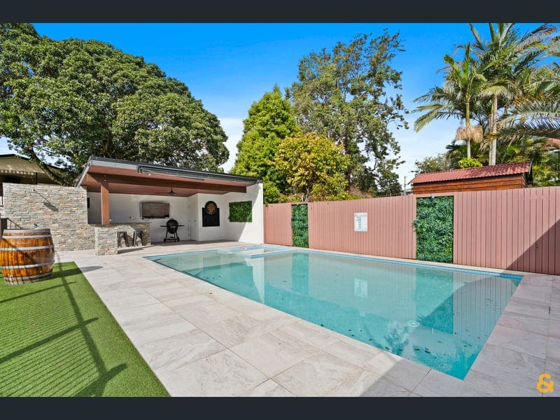 12 Chandos Street, Wynnum West — photo 1 of 5