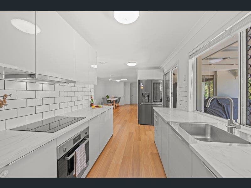 2 Guy Lane, Oxenford — photo 1 of 5